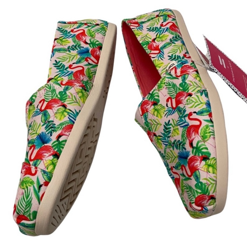 New x Paper Source Alpargata Slip-On
TOMS - Picture 12 of 13